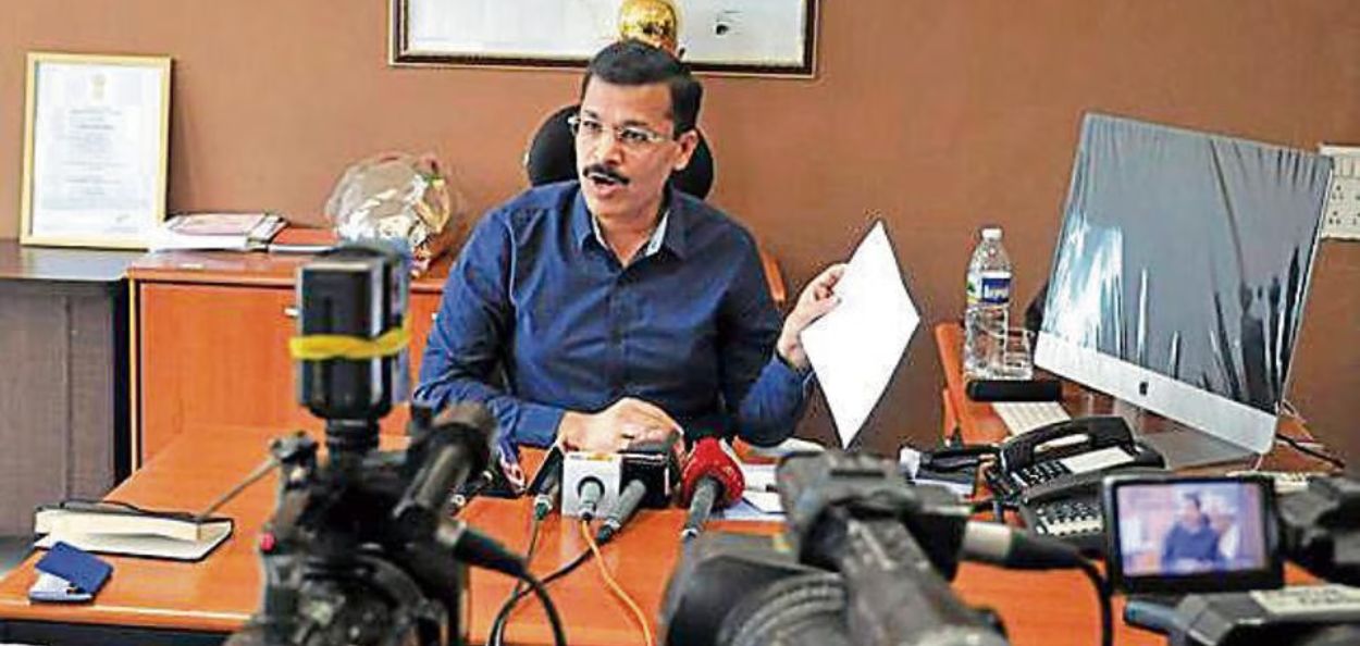 महाराष्ट्र अन्न व औषध प्रशासनाचे (FDA) आयुक्त तुकाराम मुंडे 