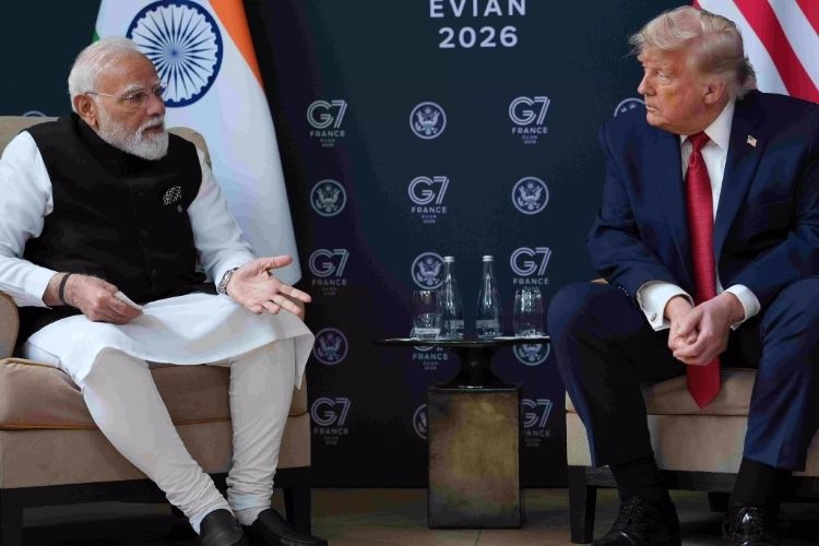 जी-७ शिखर परिषदेदरम्यान पंतप्रधान नरेंद्र मोदी आणि अमेरिकेचे राष्ट्राध्यक्ष डोनाल्ड ट्रम्प यांची भेट