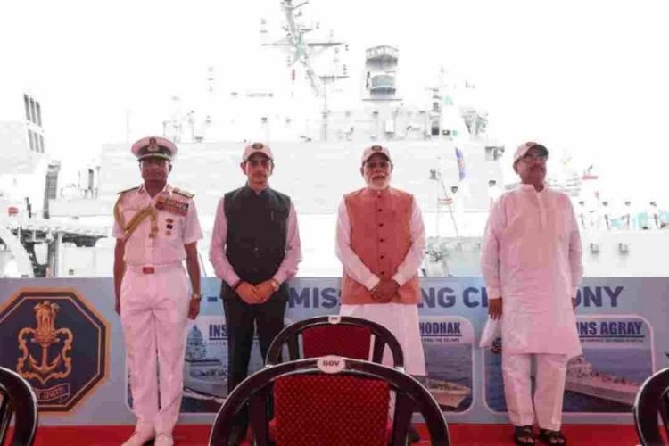 पंतप्रधान मोदींच्या हस्ते तीन स्वदेशी युद्धनौकांचे जलावतरण