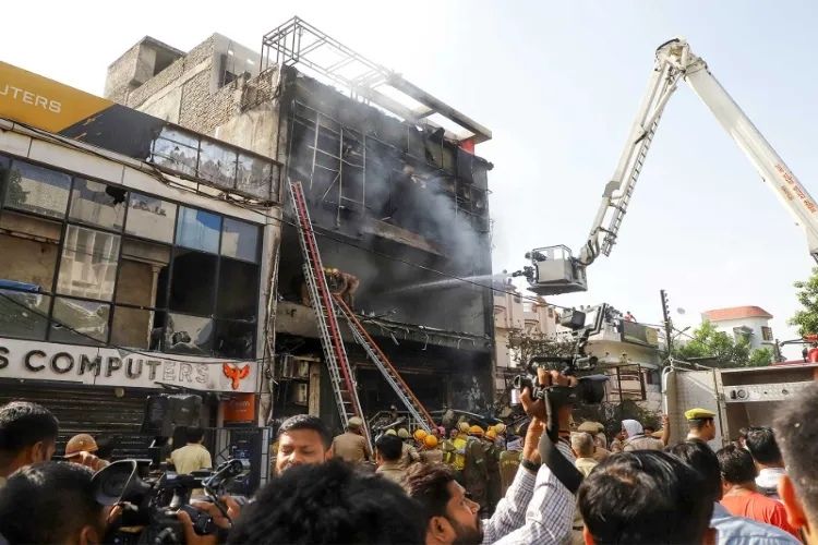 लखनौमधील अग्निकांडावर राष्ट्रपती आणि पंतप्रधानांसह सर्वच स्तरातून दु:ख व्यक्त