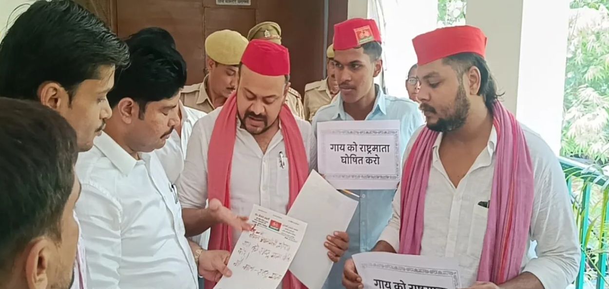 पंतप्रधान मोदींना रक्ताने पत्र लिहिणारे समाजवादी पक्षाचे नेते झीशान अन्सारी