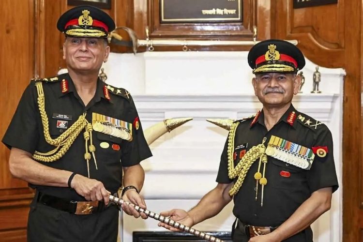 जनरल धीरज सेठ यांची ३१ व्या लष्करप्रमुखपदी नियुक्ती; जनरल उपेंद्र द्विवेदी यांच्याकडून पदभार स्वीकारला