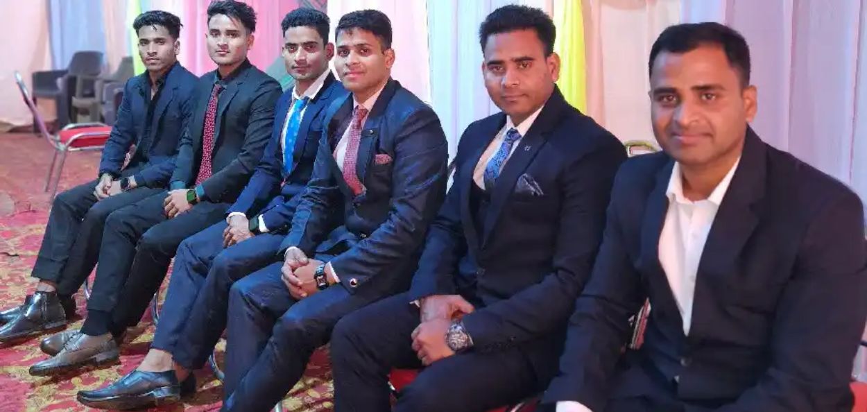 तासीर अली आणि त्यांचे पाच मुले 