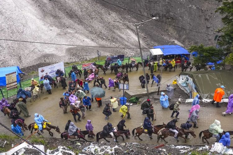 अमरनाथ यात्रेसाठी जम्मू बेस कॅम्पवरून भाविकांचा नवा जथा रवाना