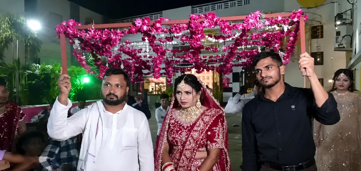 दीपांशीच्या लग्नासाठी मुस्लिम भावाची धावपळ