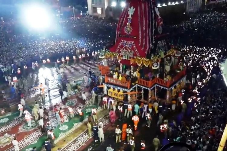 पावसाच्या अडथळ्यामुळे रथ खेचणे शुक्रवारी पूर्ण होणार.