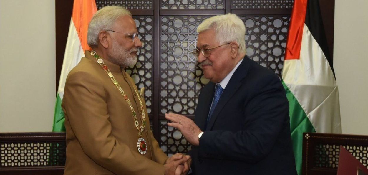 पंतप्रधान नरेंद्र मोदी यांच्यासोबत पॅलेस्टाईनचे राष्ट्राध्यक्ष महमूद अब्बास