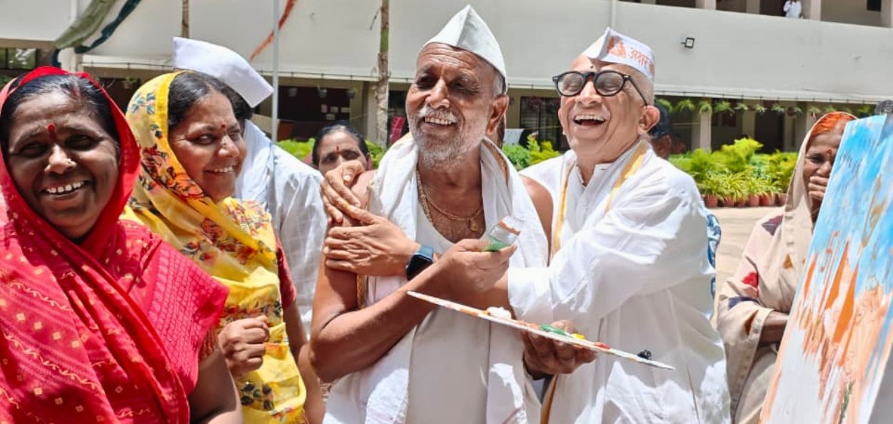कलाकार जहीर मिर्झा यांनी ओपन ईझल उपक्रमातून वारकऱ्यांच्या सुप्त कलागुणांना दिली वाट