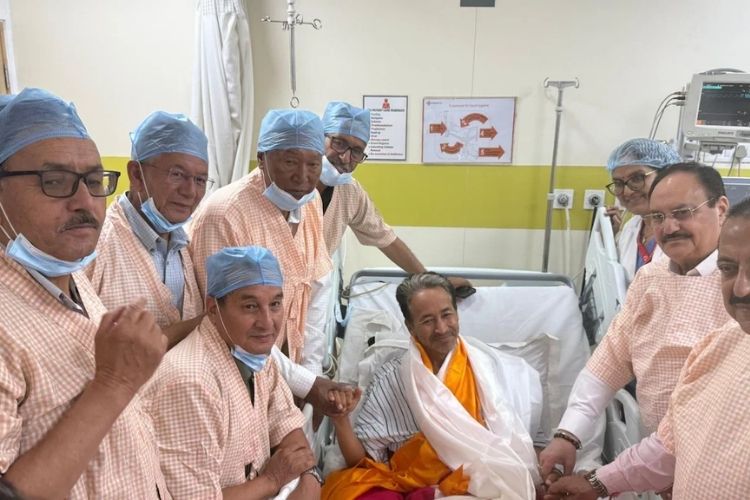 केंद्रीय मंत्र्यांच्या आश्वासनानंतर पर्यावरणवादी कार्यकर्ते सोनम वांगचुक यांनी २६ दिवसांचे उपोषण सोडले; 
