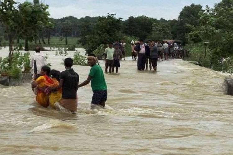 ओडिशातील पूरस्थिती गंभीर; बालासोर, भद्रक आणि जाजपूर जिल्ह्यांतून नागरिकांचे मोठ्या प्रमाणावर स्थलांतर सुरू.