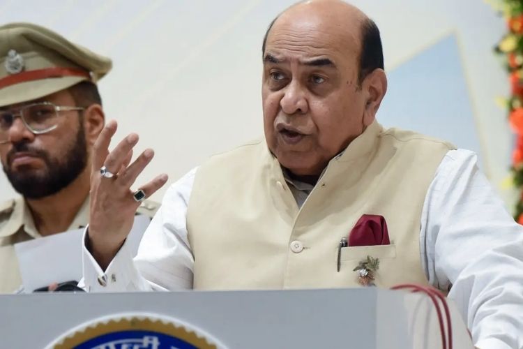 नवी दिल्ली: भारताच्या शेजारील देशांसोबतच्या धोरणांवर बोलताना बिहारचे राज्यपाल लेफ्टनंट जनरल सैयद अता हसनैन (निवृत्त).