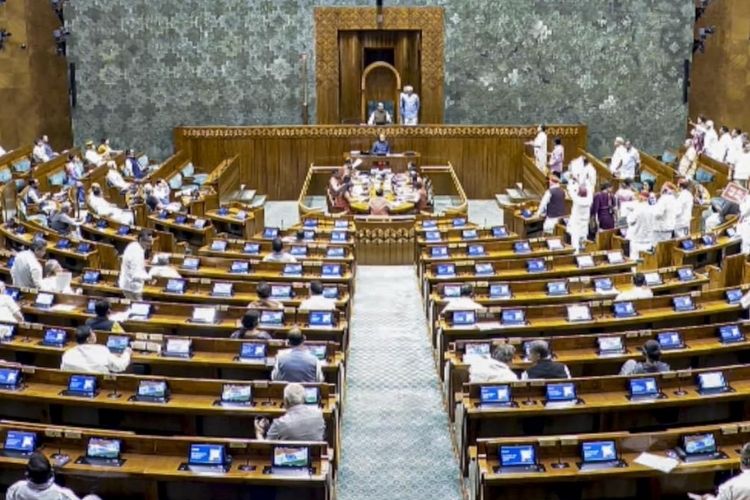 लोकसभा विरोधकांच्या गदारोळात आणि घोषणाबाजीदरम्यान जन्म आणि मृत्यू नोंदणी (सुधारणा) विधेयक, २०२६ मंजूर.
