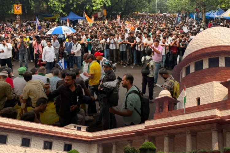 नीट परीक्षा पेपर लीक आंदोलनादरम्यान विद्यार्थ्यांवरील गुन्हे मागे घेण्याबाबत सर्वोच्च न्यायालयाने दिलेले निर्देश.