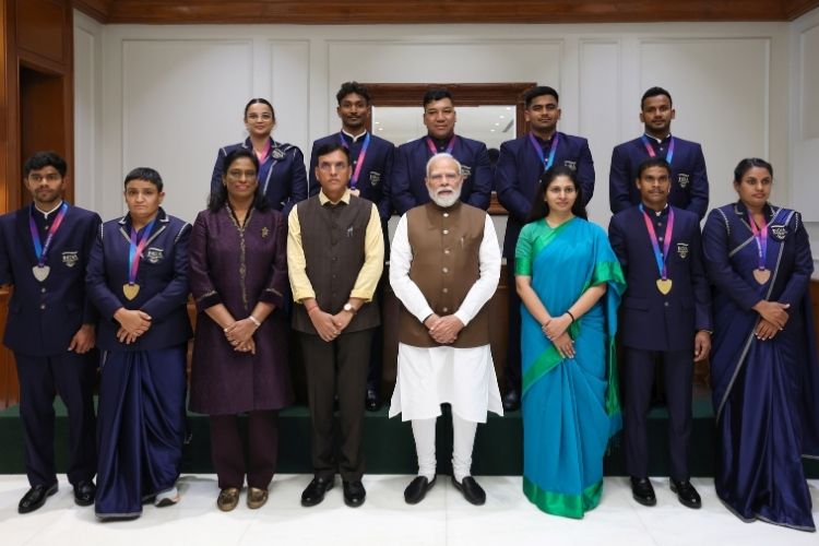 पदकविजेत्या खेळाडूंसोबत पंतप्रधान नरेंद्र मोदींची खास भेट