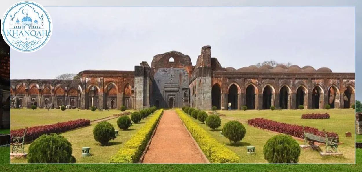 पश्चिम बंगालमधील ऐतिहासिक गौर येथील सुफी संत आणि प्राचीन खानकाहचा परिसर.