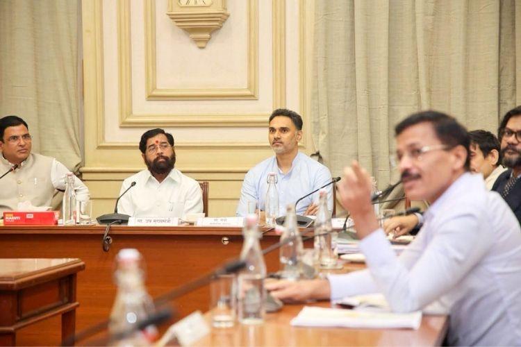 अन्नभेसळ प्रकरणांवर कठोर कायदेशीर कारवाईबाबत उच्चस्तरीय बैठकीत उपमुख्यमंत्री एकनाथ शिंदे.