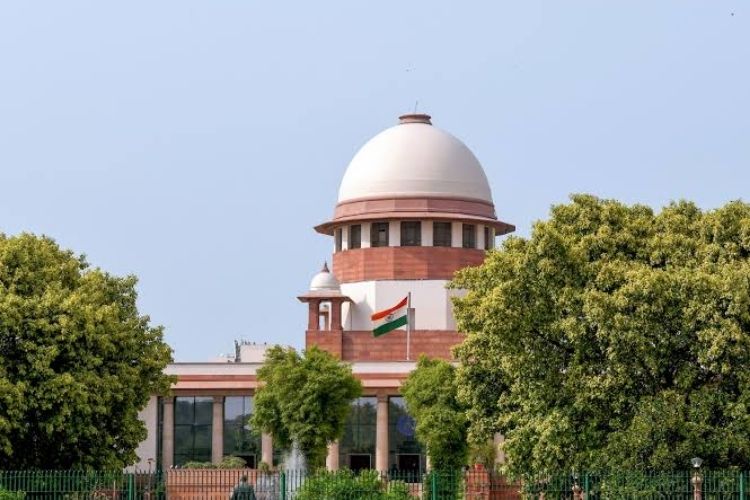 सर्वोच्च न्यायालयाच्या इमारतीचे प्रतीकात्मक छायाचित्र