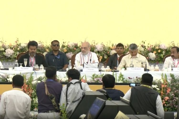 दक्षिण विभागीय परिषदेच्या बैठकीत अमित शहा यांची उपस्थिती; कर्नाटकचे मुख्यमंत्री डी. के. शिवकुमार यांनी उपस्थित केला सीमांकनाचा मुद्दा