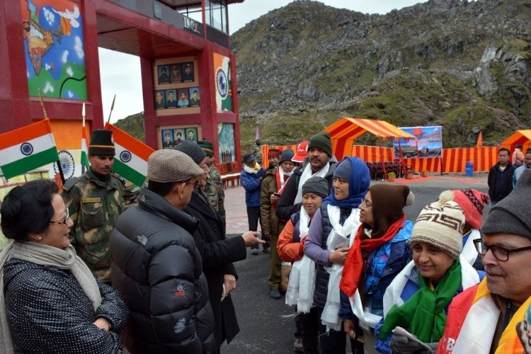 उत्तराखंडमधील लिपुलेख पासमधून परतणारे कैलास मानसरोवर यात्रेकरू