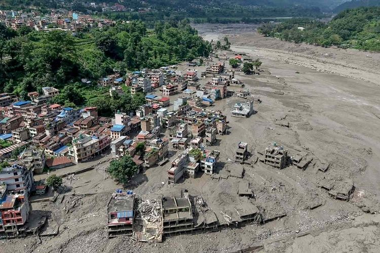 नेपाळ-तिबेट सीमेवरील महापुराचे दृश्य 