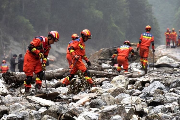 नेपाळमध्ये आलेल्या विनाशकारी पुरानंतर सहाव्या दिवशीही बचावकार्य सुरू