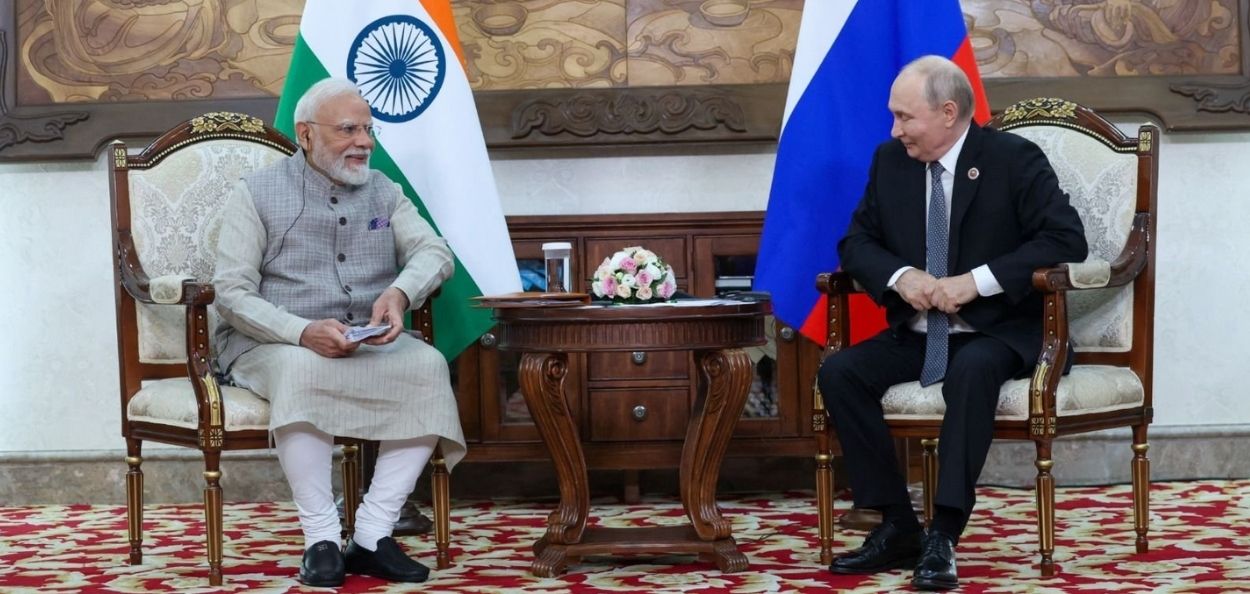 बिश्केक येथे शांघाय सहकार्य संघटनेच्या (SCO) परिषदेदरम्यान रशियाचे अध्यक्ष व्लादिमीर पुतिन यांच्याशी चर्चा करताना पंतप्रधान नरेंद्र मोदी