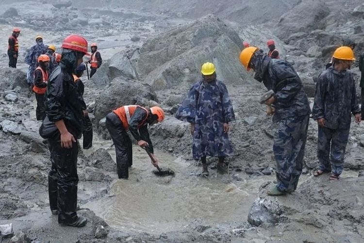 नेपाळमधील विनाशकारी महापुराच्या पार्श्वभूमीवर सुरू असलेल्या बचावकार्य आणि शोधमोहिमेचे प्रतीकात्मक छायाचित्र.