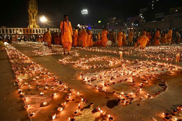 पंतप्रधान मोदींच्या ७६ व्या वाढदिवसानिमित्त १८ हजार ठिकाणी लाखो दिवे प्रज्वलित