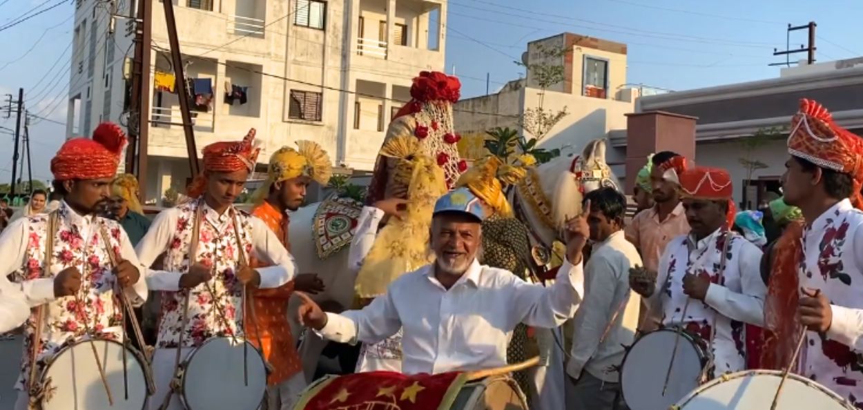 महाराष्ट्रातील प्रसिद्ध नाशिक ढोलचे जनक ८५ वर्षीय गुलाब खान आणि त्यांची टीम