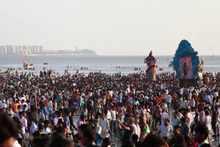 मुंबईत कडेकोट बंदोबस्तात बाप्पाला निरोप