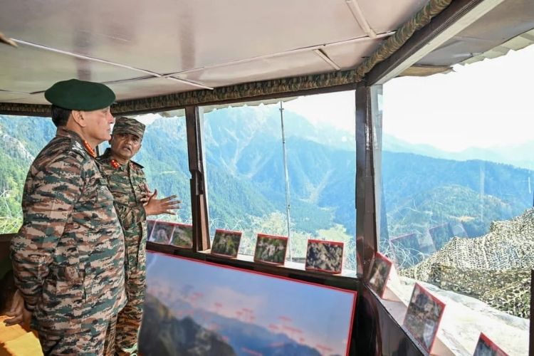 लष्करप्रमुख जनरल धिरज सेठ यांनी केली LoC वरील सुरक्षा व्यवस्थेची पाहणी