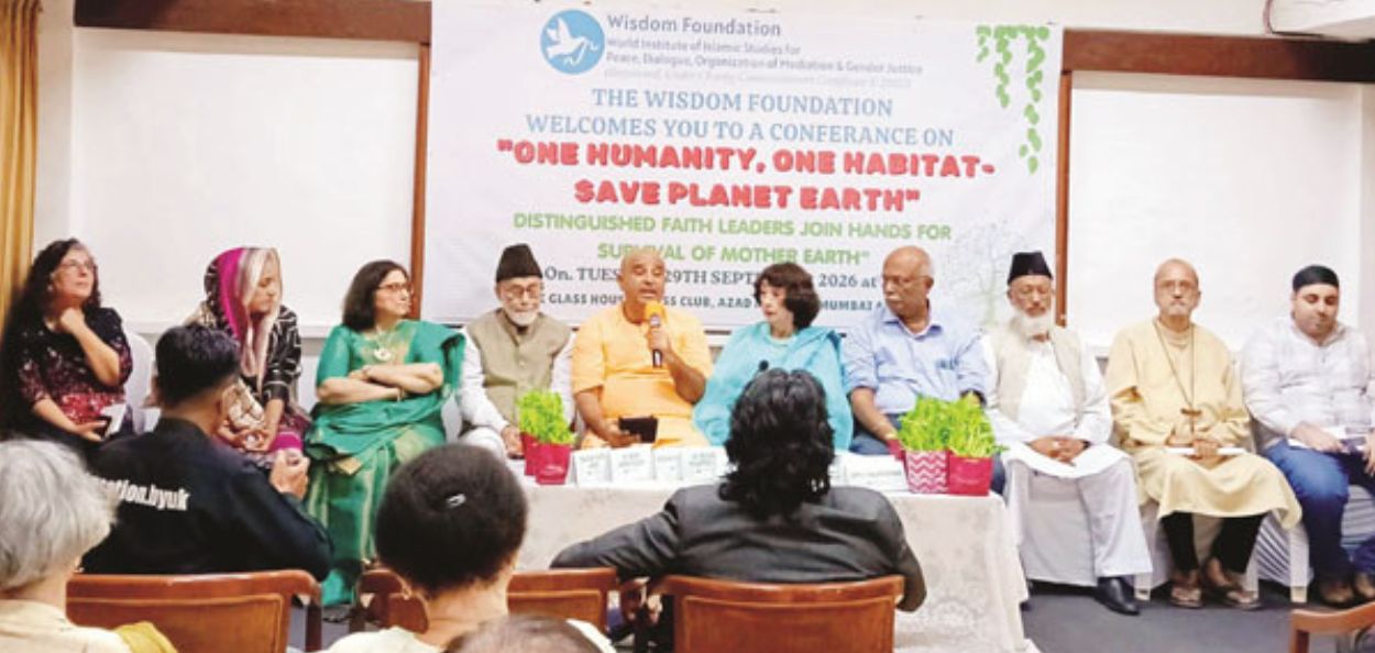 मुंबई प्रेस क्लबमध्ये विस्डम फाऊंडेशन आयोजित पर्यावरण परिषदेत उपस्थित विविध धर्मीय धर्मगुरू आणि विचारवंत