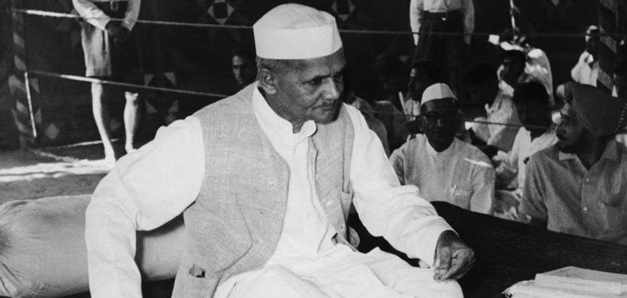 भारताचे दुसरे पंतप्रधान लाल बहादूर शास्त्री