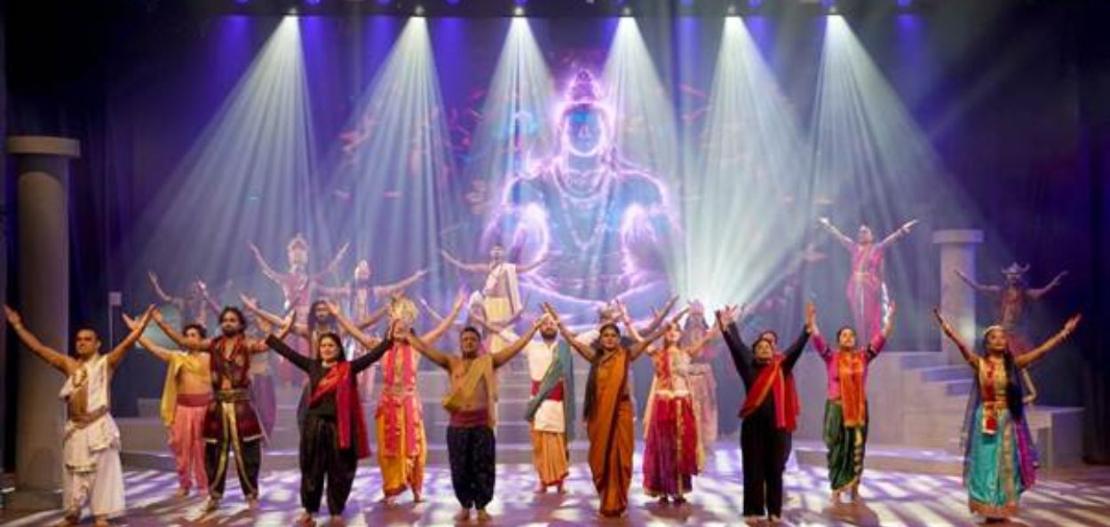 समुद्र मंथन सादरीकरणातील एक क्षण 