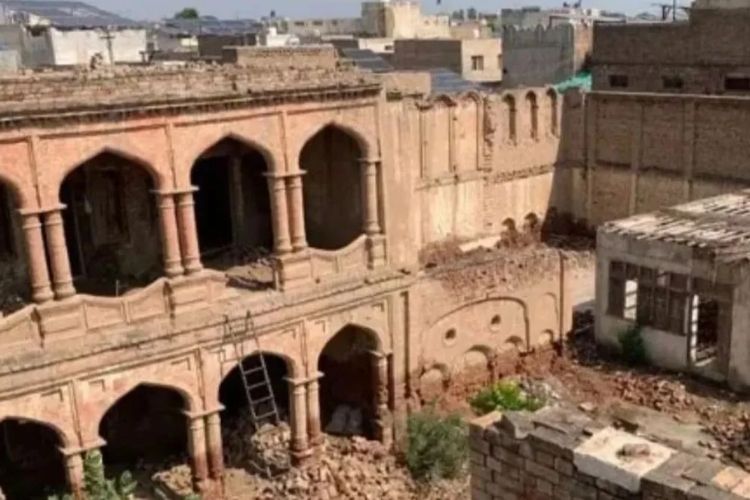 पाकिस्तानात २०० वर्षे जुने हिंदू मंदिर सील