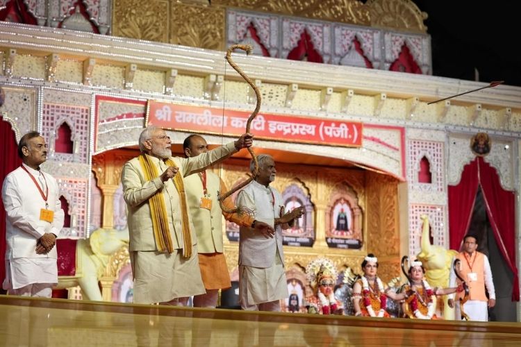 पंतप्रधान मोदी दसऱ्याच्या निमित्ताने 
