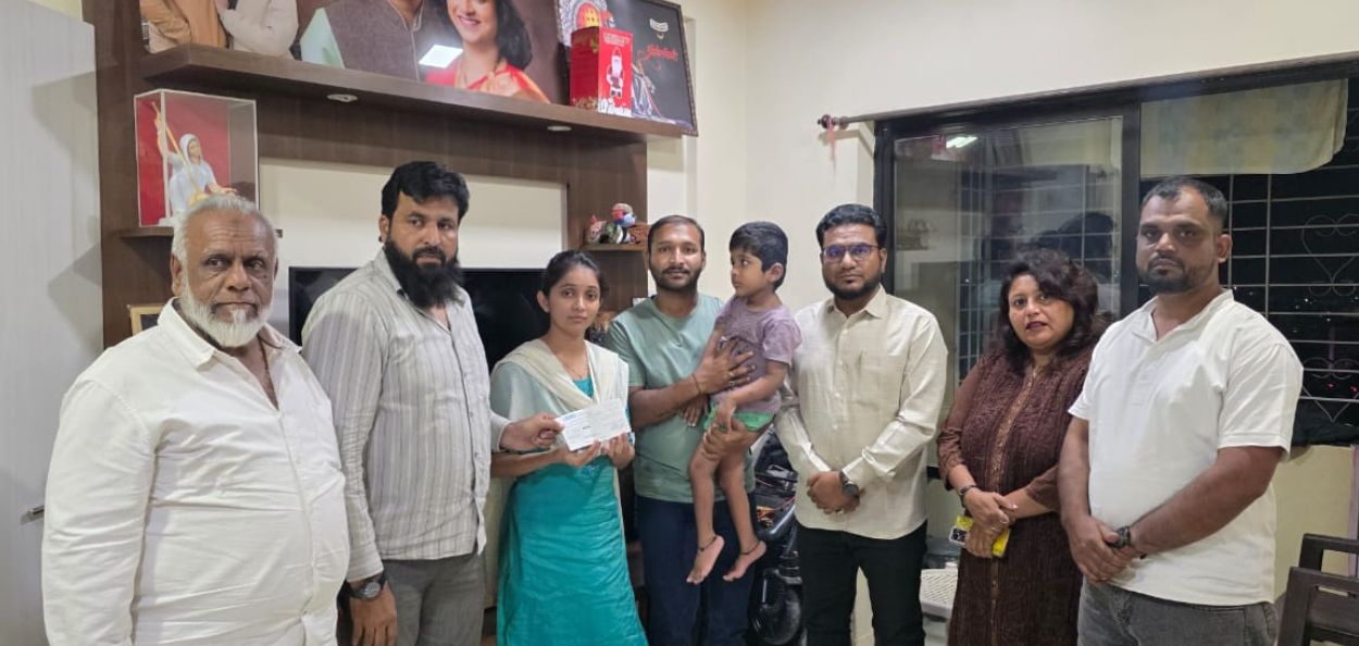 साताऱ्याचे समाजसेवक आसिफ खान यांच्या समवेत बागल कुटुंब 