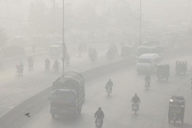 पाकिस्तानच्या लाहोरमध्ये प्रदूषणाचा उच्चांक; AQI पोहोचला ४१० वर