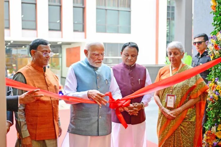 पंतप्रधान नरेंद्र मोदी भुवनेश्वर येथे रिझर्व्ह बँक ऑफ इंडियाच्या नवीन डेटा सेंटर आणि सायबरसुरक्षा प्रशिक्षण संस्थेचे उद्घाटन करताना