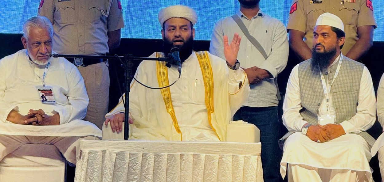 पुण्याच्या कोंढवा परिसरात आयोजित विशेष सभेत संवाद साधताना पंजाबचे शाही इमाम मौलाना मोहम्मद उस्मान रहमानी लुधियानवी