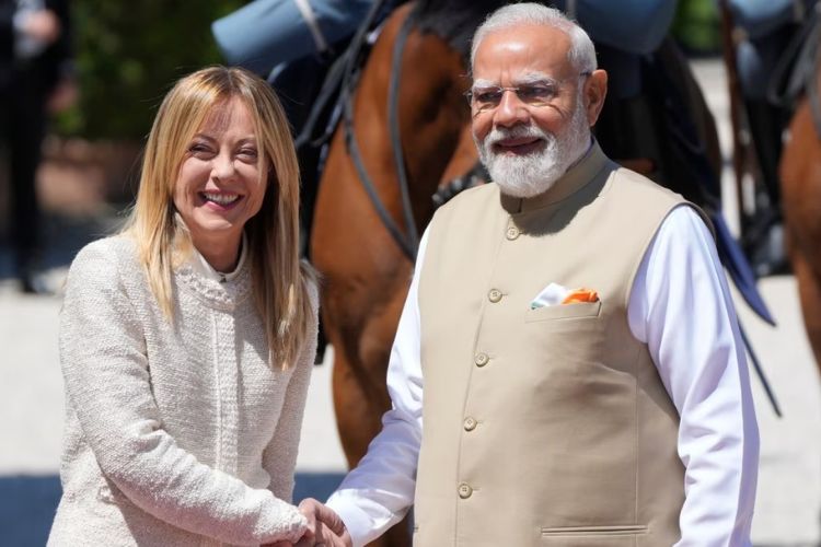 पंतप्रधान नरेंद्र मोदी यांच्यासमवेत इटलीच्या पंतप्रधान जॉर्जिया मेलोनी
