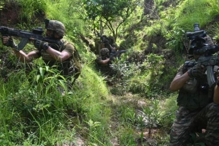 धमपूरच्या घनदाट जंगलात भारतीय लष्कर